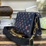 Louis Vuitton Coussin MM M21204 M21209